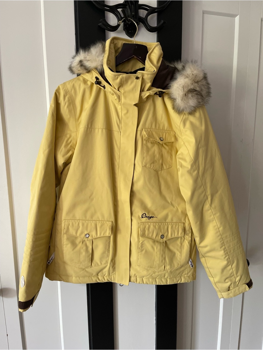 ORAGE Ski jacket - NWOT - size Medium - butter yellow